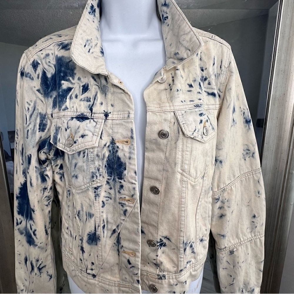 FREE PEOPLE Jones Tie Dye Blue Denim Jacket Size M. - Picture 9 of 11